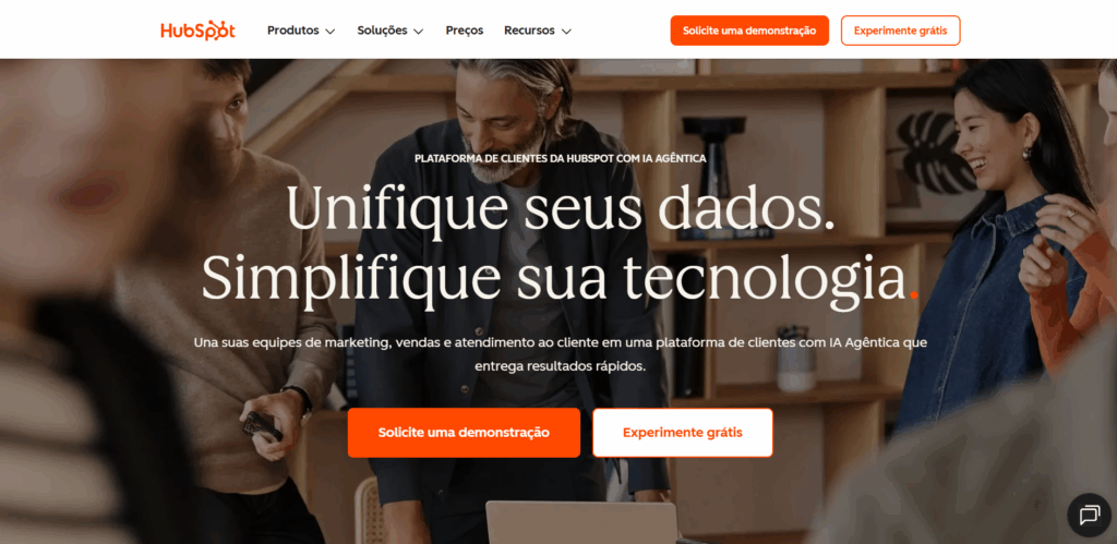 HubSpot CRM gratuito para prospecção Tela inicial do HubSpot apresentando sua plataforma de CRM para gestão de clientes, marketing e vendas.